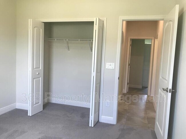 Building Photo - 3044 S Haberland Blvd