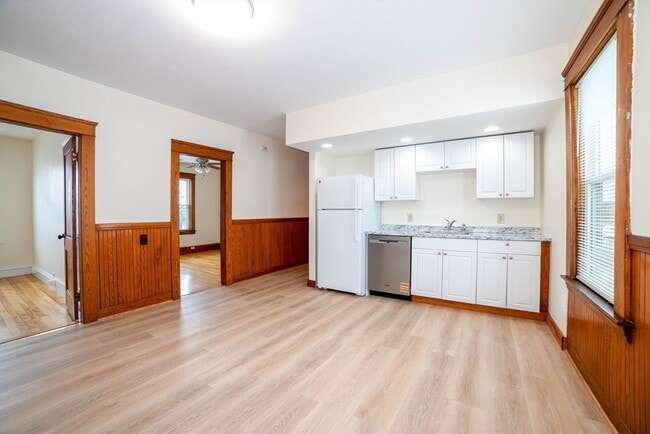 Building Photo - 82 Tower St