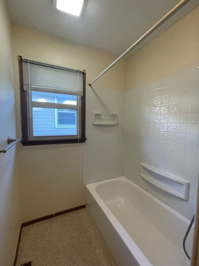 Building Photo - Southside Springfield!  2 Bedroom/2 Bath D...