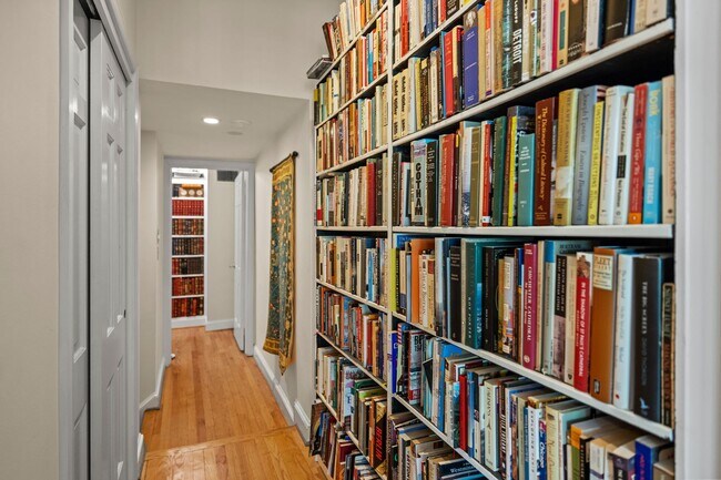 Building Photo - Foggy Bottom Home | 3 Bed | 2.5 Bath | 2,050 Sf | Large Private Patio
