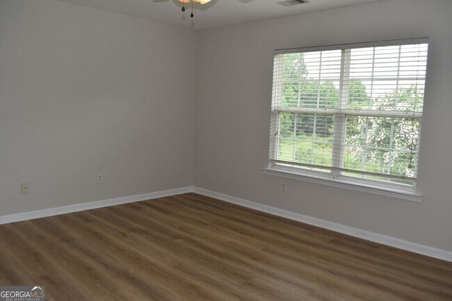 Building Photo - 556 Windstone Trail