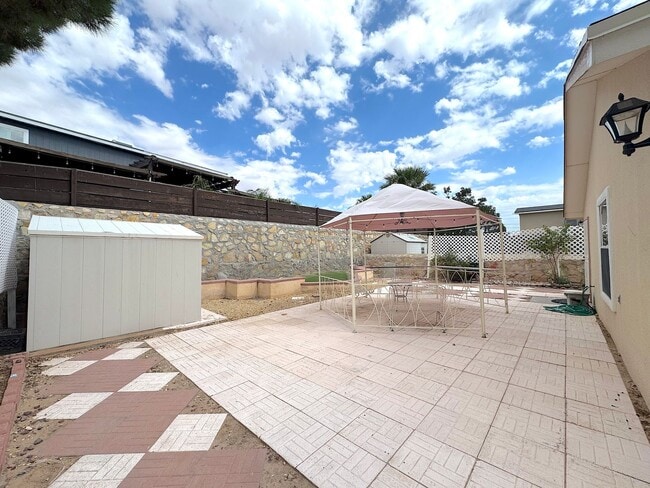 Building Photo - East El Paso 3 bed Refrig A/C