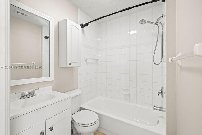 Building Photo - 1542 N Lawnwood Cir