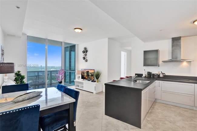 Building Photo - 18201 Collins Ave