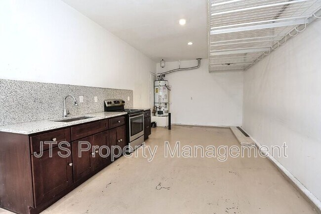Building Photo - 5602 Jerry Litell Way