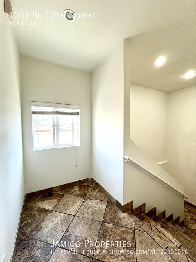 Building Photo - 1031 W 12th St