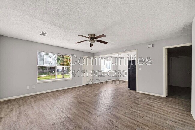 Building Photo - 16835 S Lighthouse Dr
