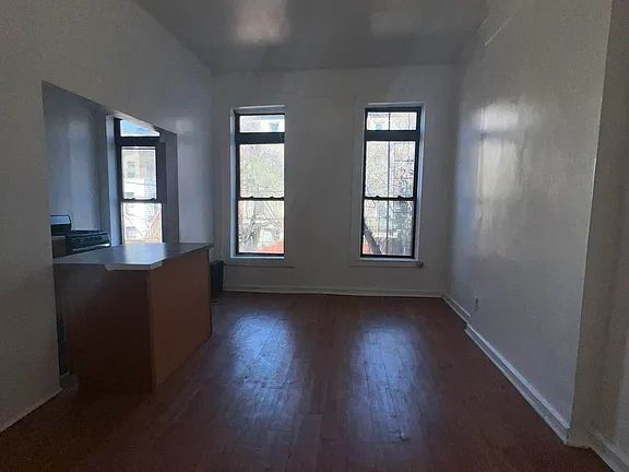 Building Photo - 73 Hart St