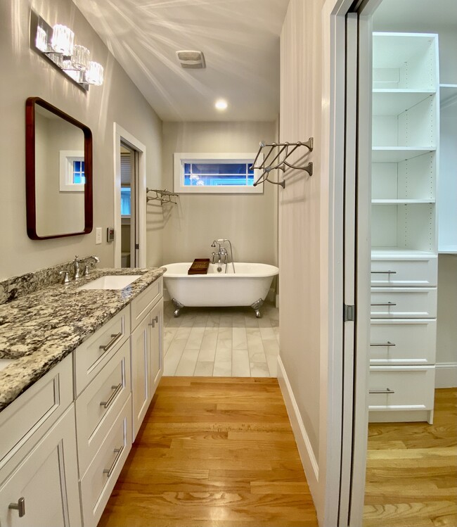 Building Photo - 305 Mallard Ave