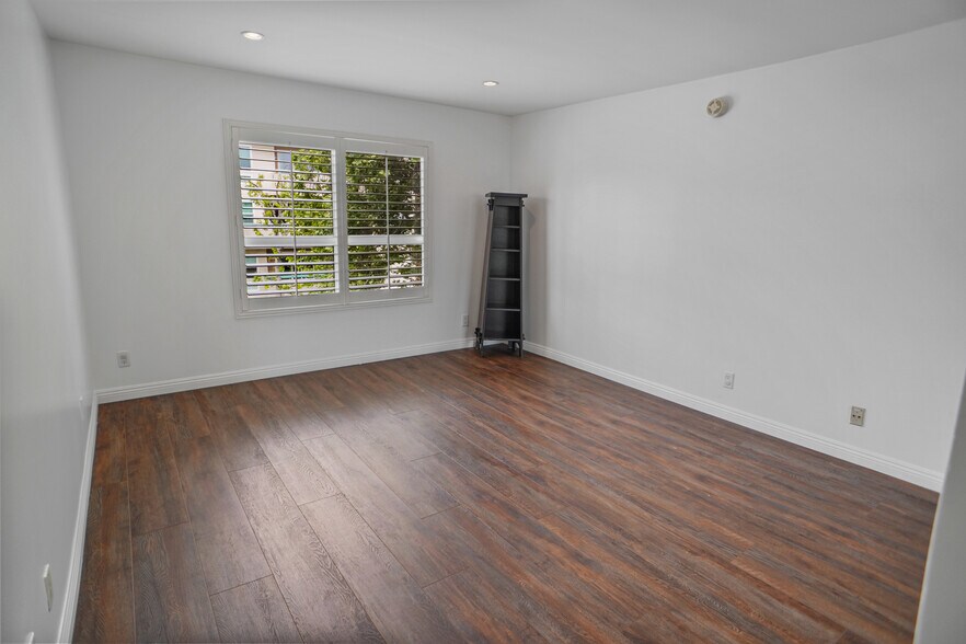 Building Photo - 11230 Peach Grove St