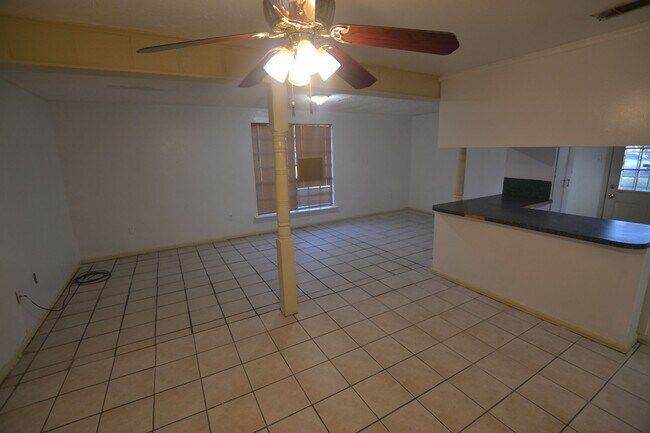 Building Photo - Housing Vouchers Accepted!!!  Location!  Newly updated, 4 bedroom, 2 bath home in historic Beechw...