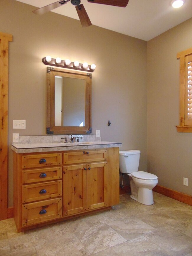 Building Photo - Majestic 3 Bed Mid MO Ranch!