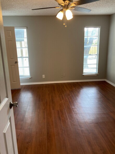 Building Photo - 4527 Lakebend W Dr