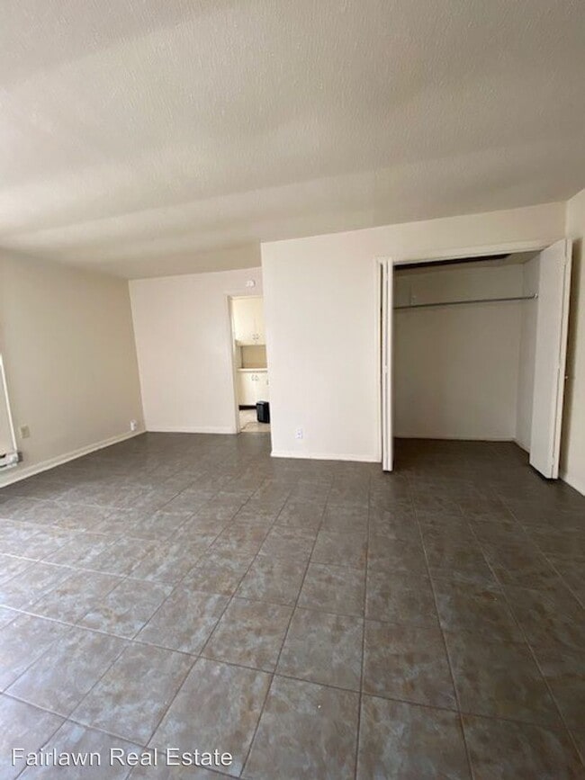 Building Photo - Studio, 1 bath Apartment - 1512 W. Healey St.