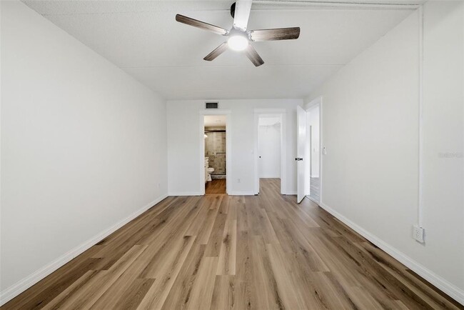 Building Photo - 3821 N Oak Dr