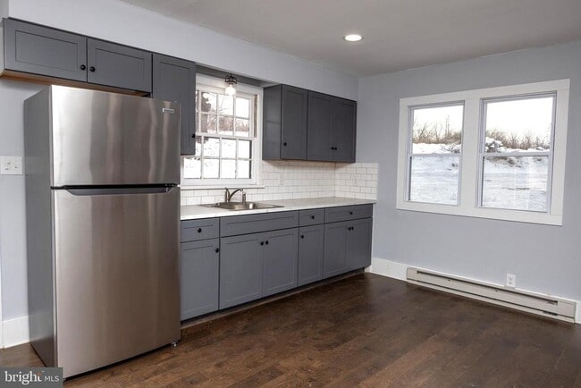 Building Photo - 6192 Lower York Rd