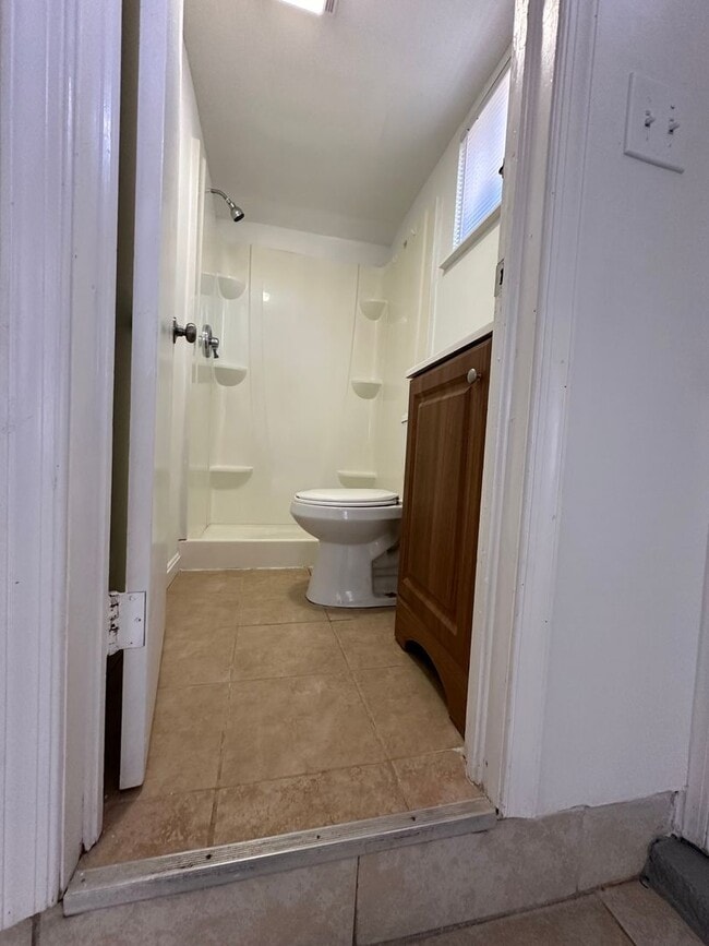 Building Photo - Malibu-4 Bedroom 2 Bath Single Family home