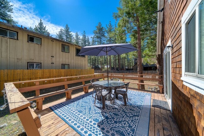 Building Photo - Lovely home with lake views available for ...