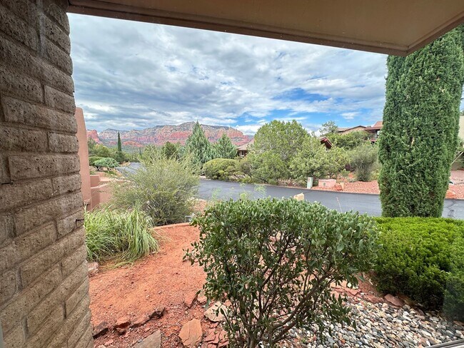 Building Photo - HOUSE - SEDONA - ROLLING HILLS ESTATES