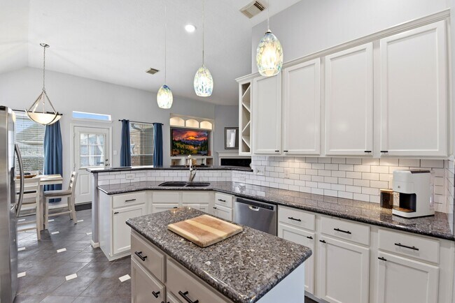 Building Photo - 2105 Mossy Trail Dr