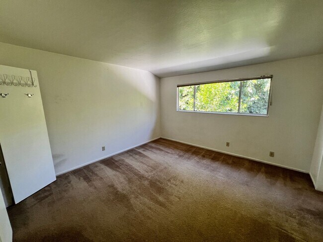 Building Photo - Spacious Home in Wonderful Davis Neighborhood!