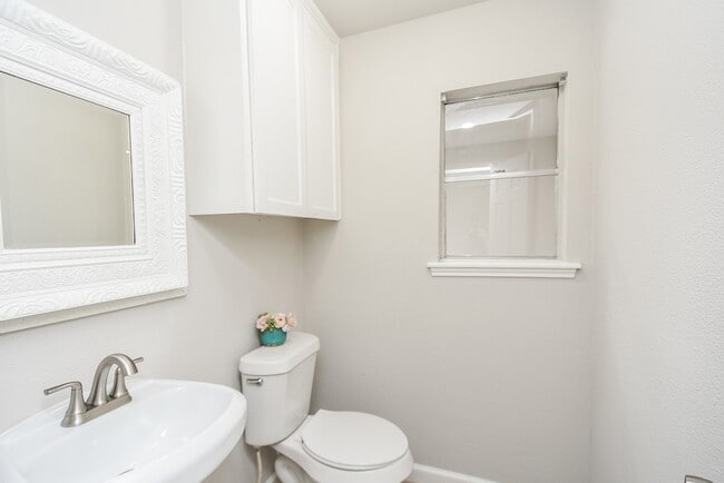 Building Photo - 1723 Big Horn Dr