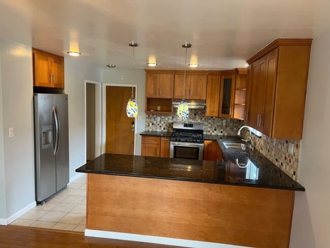 Building Photo - Updated 3BR/2BA Home in the Heart of Silic...