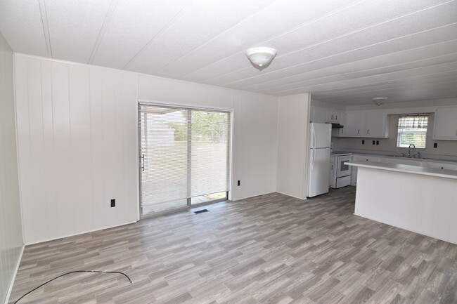 Building Photo - Spacious & Updated Double-Wide Home on a L...