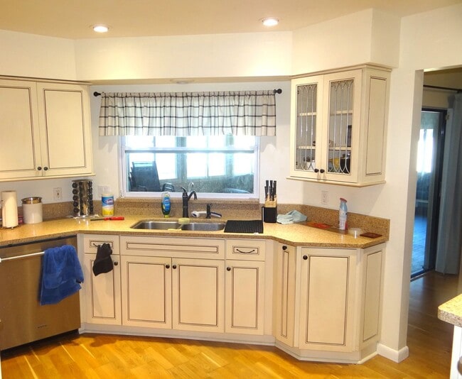 Building Photo - 1 bedroom for rent in this single family home.