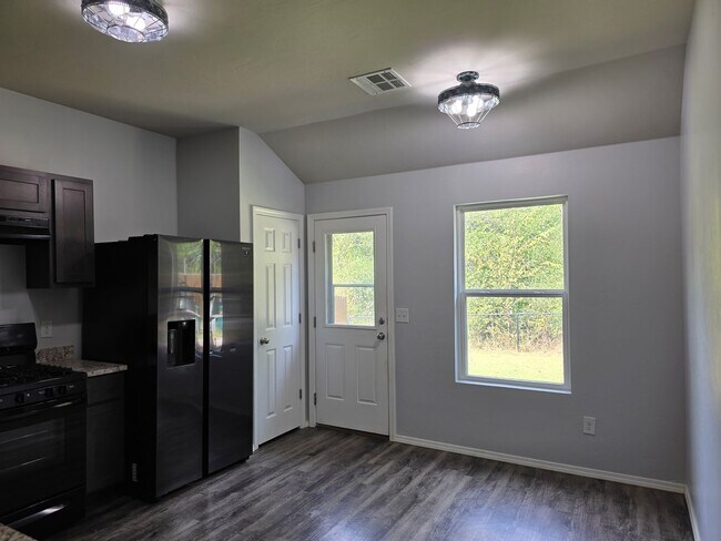 Building Photo - 3 Bedroom home for rent in Noble!