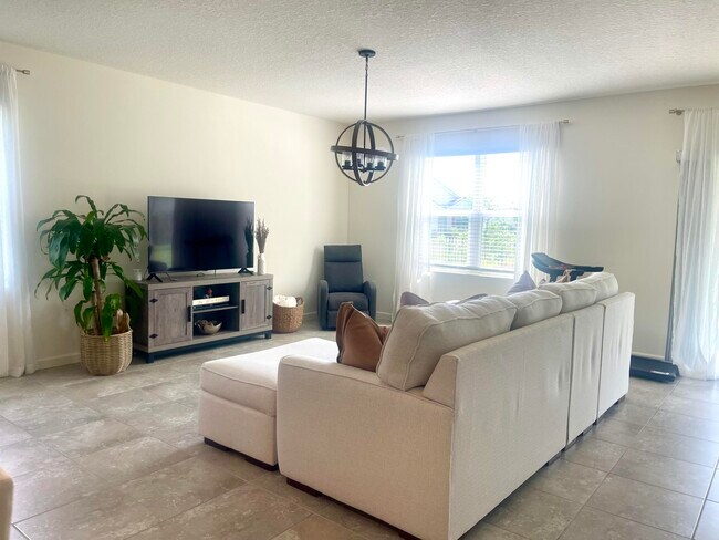 Building Photo - 10574 SW Cambria Ln