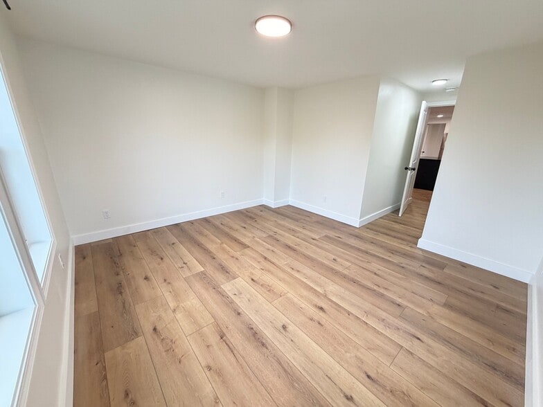 Building Photo - 20 Poirier Pl
