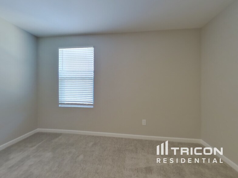 Building Photo - 3633 Apies St