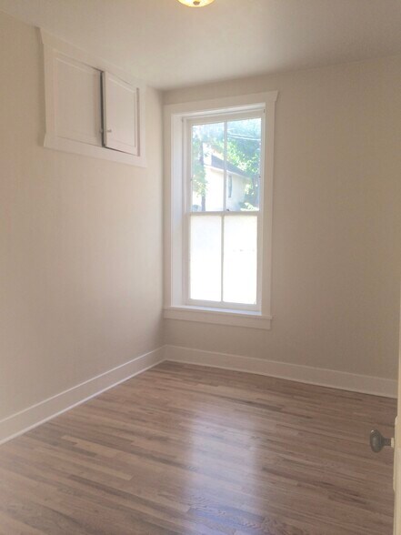 Building Photo - 123 C St
