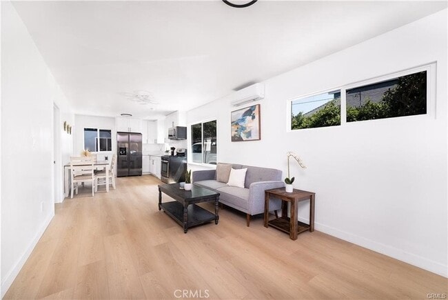 Building Photo - 1009 W Myrtle St