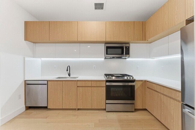 Building Photo - 649 38th St