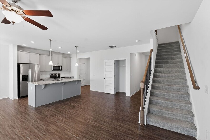 Building Photo - 185 Madison Bend