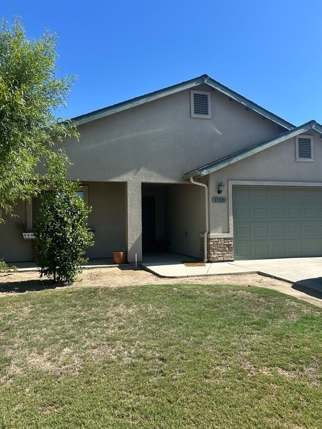 Primary Photo - 3 bed 2 bath home