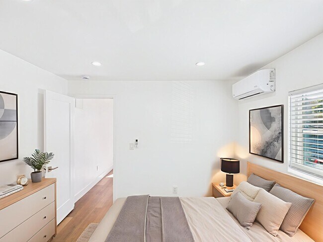Interior Photo - 4018 Alabama St