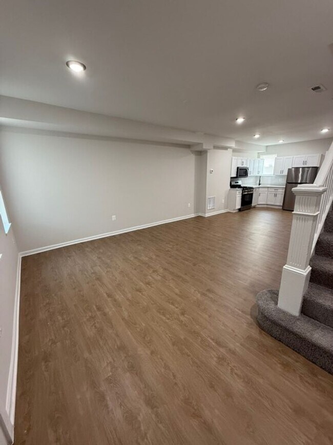 Building Photo - Beautifully Renovated 4BR/2.5BA Home