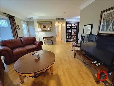 Building Photo - 18311 Norwich St