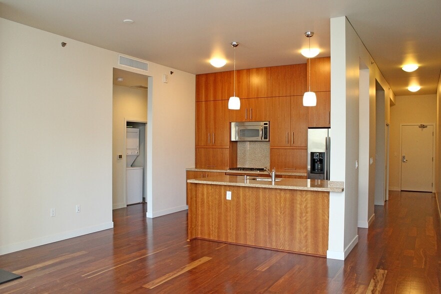 Building Photo - 922 NW 11th Ave