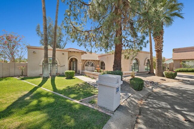 Building Photo - SPARKLING PRIVATE POOL, BEAUTIFUL HOME, UNBEATABLE LOCATION!