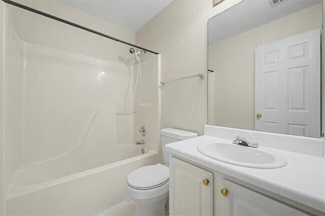 Building Photo - 2025 Baramore Oaks Dr