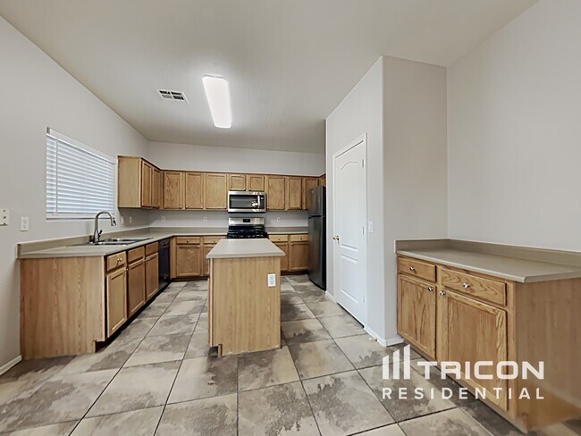 Building Photo - 8423 W Hamster Ln