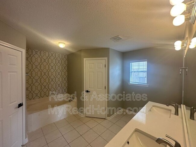 Building Photo - 11625 Dempsey Dr