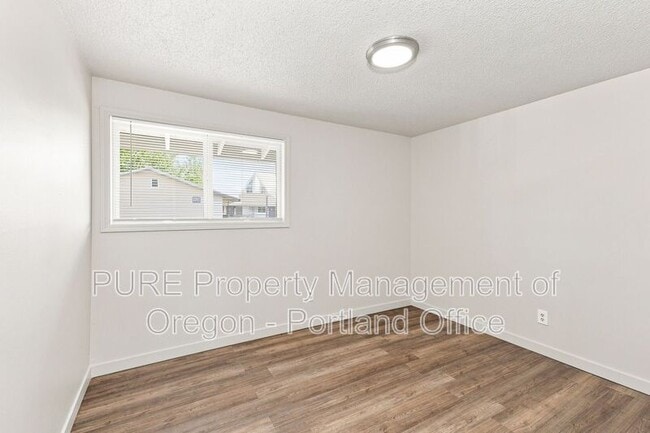 Building Photo - 18411 E Burnside St