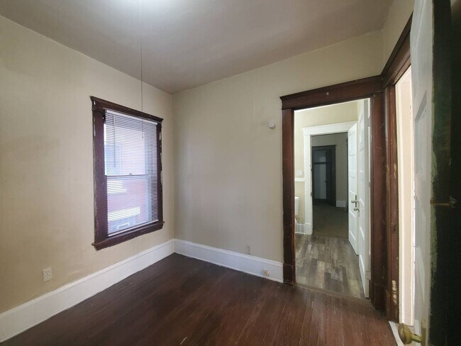 Building Photo - 4219 Daisy Ave
