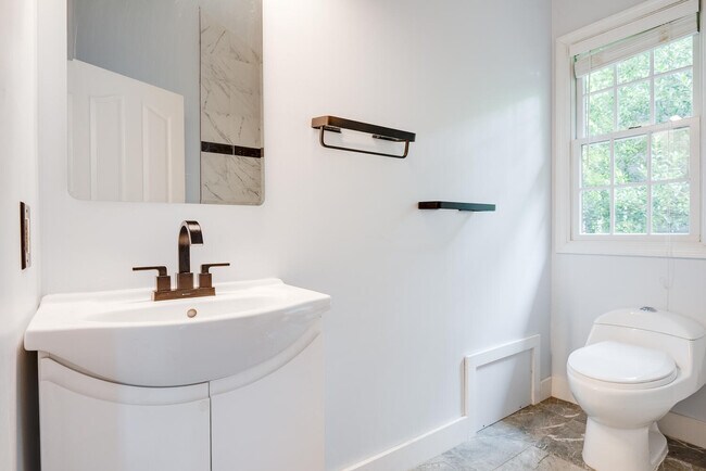 Building Photo - 6351 Lakewood Dr