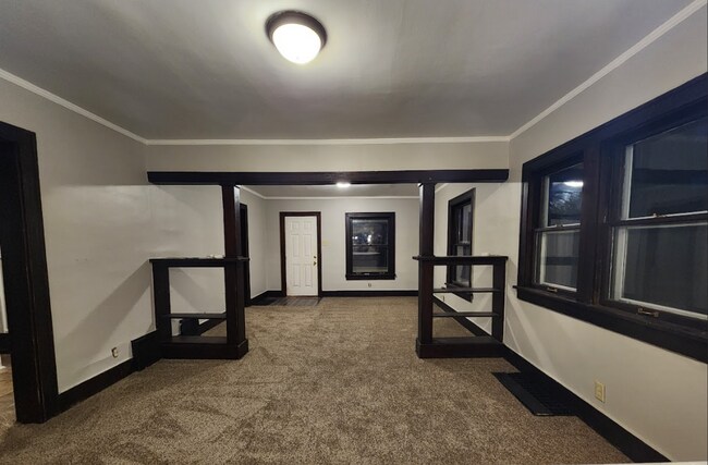 Building Photo - 4 Bedroom Home in Oak Park Area